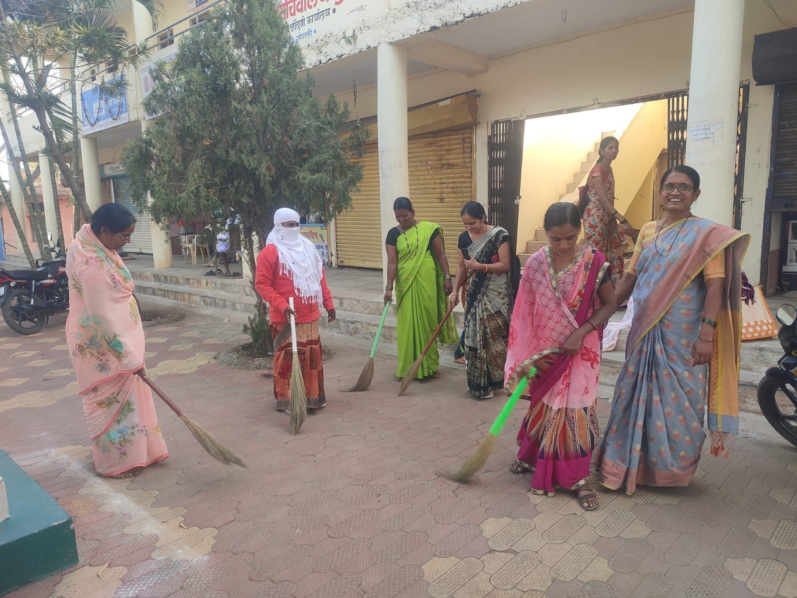 श्रमदानतून स्वच्छता
